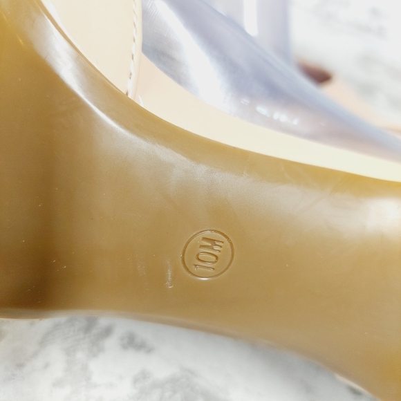 New Calvin Klein Dressa Beige Faux Patent Leather High Heel Pumps K598 - Picture 11 of 12